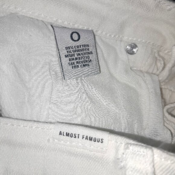 Almost Famous Women's Size 0 High Waisted Ripped Denim Jeans Off White Like New - Picture 9 of 9